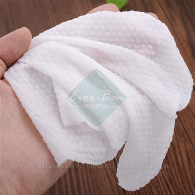 China Custom bulk Disposable Bathroom Shower Non Woven Bath Biodegradable Towel manufactory